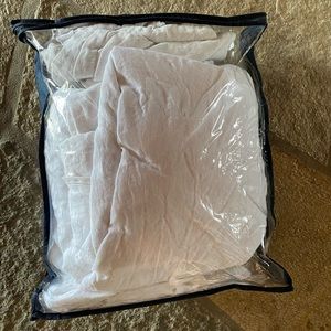 Dazed but Amazed queen white linen set with 2 sets of standard pillow cases